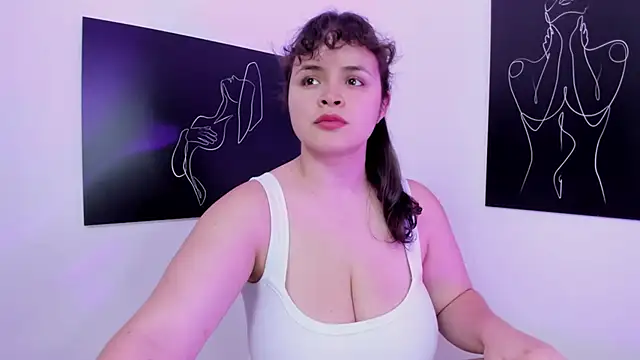 Snapshot of SeleneLuminari8 chatting on 10/05/25, 04:05 SeleneLuminari8 online show from 10/05/25, 04:05