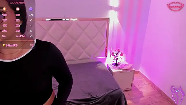 Rosalind tay online show from 04/01/26, 01:41