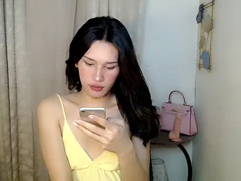 Snapshot of SerenaCortesi chatting on 04/08/26, 04:07 SerenaCortesi online show from 04/08/26, 04:07