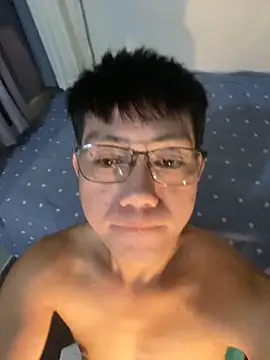 xshyboyx online show from 10/17/25, 04:26