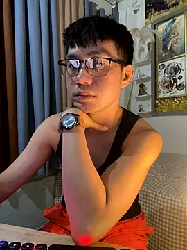 xshyboyx online show from 11/18/25, 02:32