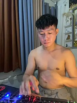 xshyboyx online show from 01/13/26, 02:22