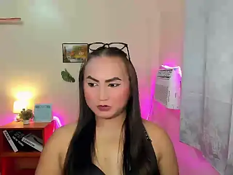 hella queen online show from 01/06/26, 05:27