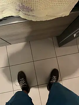 Snapshot of Lopochow chatting on 10/08/25, 10:13 Lopochow online show from 10/08/25, 10:13