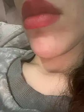 Snapshot of Mimisixo chatting on 02/18/26, 12:17 Mimisixo online show from 02/18/26, 12:17