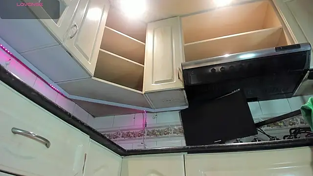 Snapshot of VictoriaPowell chatting on 10/03/25, 12:02 VictoriaPowell online show from 10/03/25, 12:02