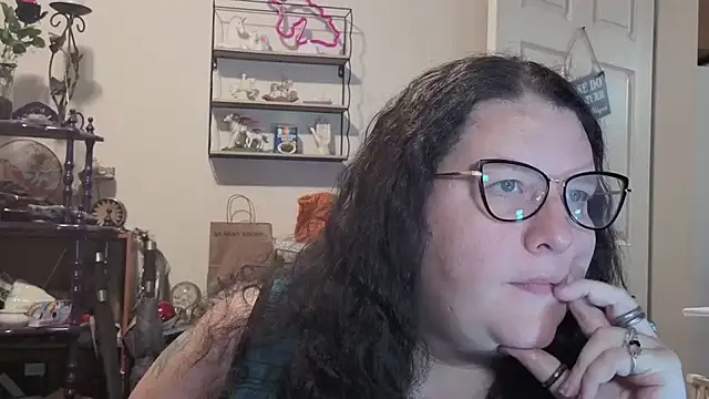 Snapshot of emberlynnix chatting on 09/15/25, 05:07 emberlynnix online show from 09/15/25, 05:07