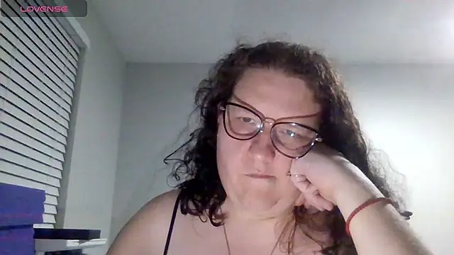 Snapshot of emberlynnix chatting on 07/22/26, 05:10 emberlynnix online show from 07/22/26, 05:10