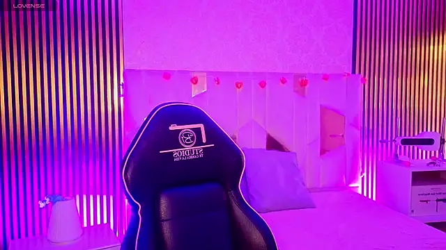 LIHIAN TAY online show from 04/09/26, 12:21