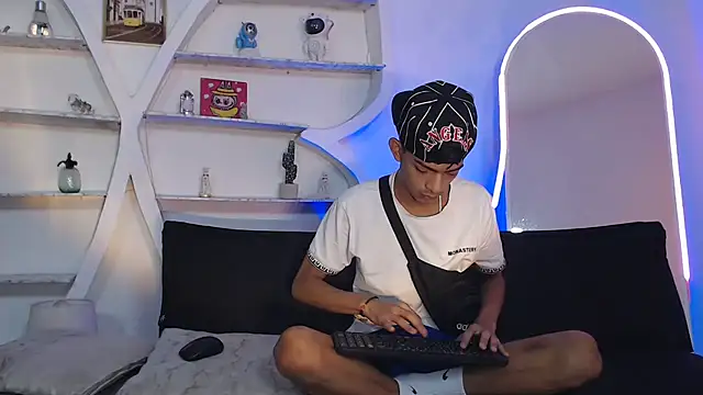 PRETTY SEX1 online show from 10/18/25, 01:12