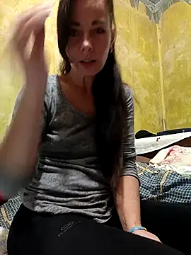 Snapshot of Adeline3302 chatting on 10/05/25, 04:05 Adeline3302 online show from 10/05/25, 04:05