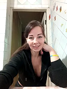 Snapshot of Adeline3302 chatting on 10/29/25, 01:57 Adeline3302 online show from 10/29/25, 01:57