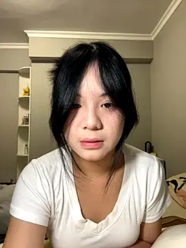 yiyi-888888 online show from 10/24/25, 03:41
