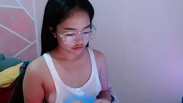 Snapshot of aaliyah_walker chatting on 12/17/25, 11:05 aaliyah walker online show from 12/17/25, 11:05