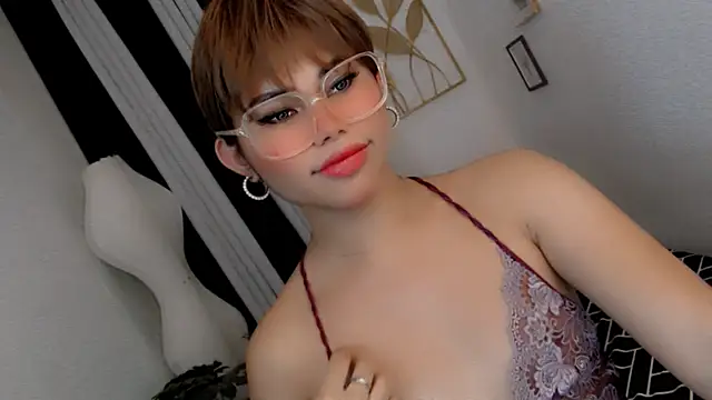 Snapshot of PrettyBlythes_TS chatting on 06/16/26, 12:35 PrettyBlythes TS online show from 06/16/26, 12:35