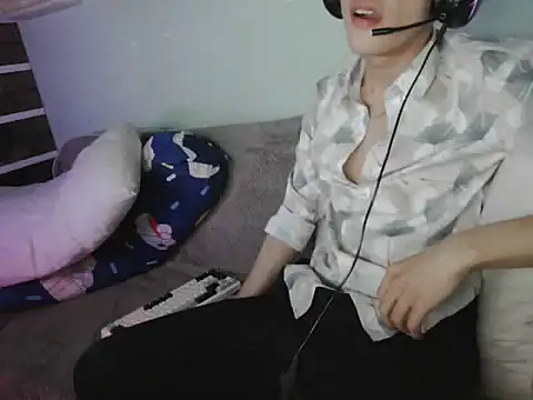 boyhigh1997 online show from 10/16/25, 05:41