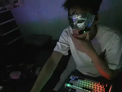 boyhigh1997 online show from 10/28/25, 02:53