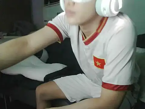 Snapshot of boyhigh1997 chatting on 05/08/26, 02:17 boyhigh1997 online show from 05/08/26, 02:17