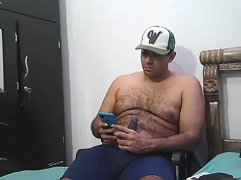Snapshot of morenocabro10 chatting on 09/30/25, 03:22 morenocabro10 online show from 09/30/25, 03:22