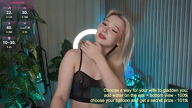 LauraWifeness online show from 09/27/25, 05:45