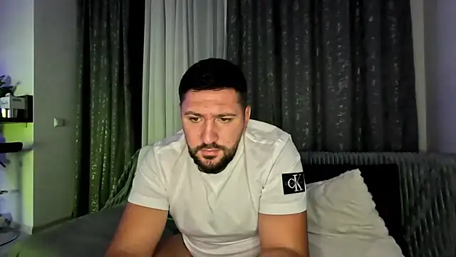 Gold Alpha Boy online show from 09/28/25, 05:51