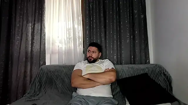 Gold Alpha Boy online show from 11/11/25, 08:58