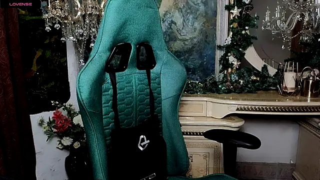 LaraBenson  online show from 12/17/25, 10:32