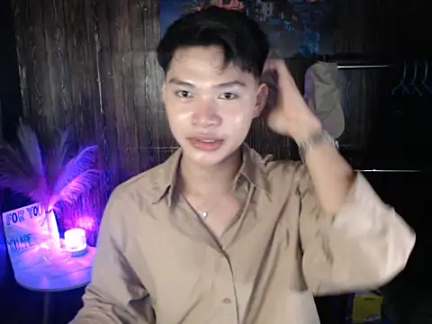 Helleron online show from 11/19/25, 01:11