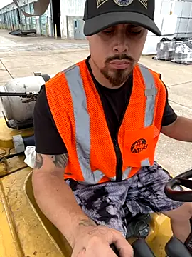 PuttieIn online show from 09/18/25, 05:26