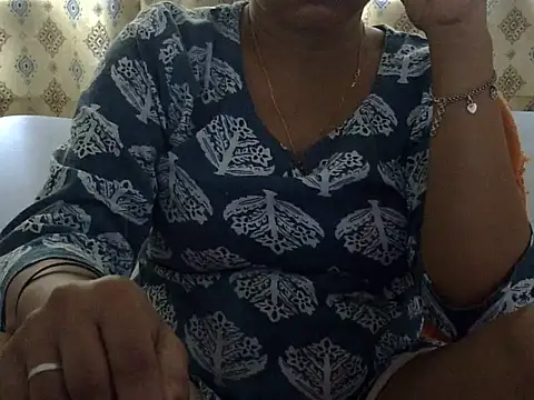 CHAMELI4747 online show from 06/04/26, 08:53