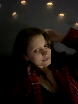 Snapshot of Lunliss chatting on 09/22/25, 07:16 Lunliss online show from 09/22/25, 07:16