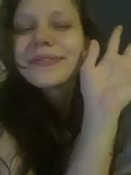 Snapshot of Lunliss chatting on 11/15/25, 10:37 Lunliss online show from 11/15/25, 10:37