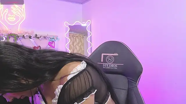 Snapshot of chleo_tay chatting on 10/04/25, 03:04 chleo tay online show from 10/04/25, 03:04