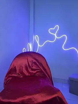 Megan-picozi online show from 09/11/25, 02:11