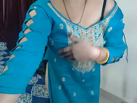 Snapshot of Hot_anika_ chatting on 06/14/26, 02:30 Hot anika online show from 06/14/26, 02:30