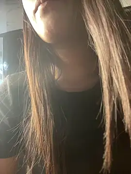 Snapshot of mickle_james chatting on 02/13/26, 06:37 mickle james online show from 02/13/26, 06:37