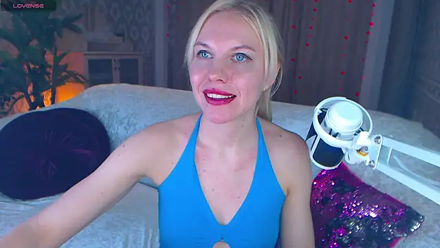 LiSinDoll online show from 11/19/25, 06:46