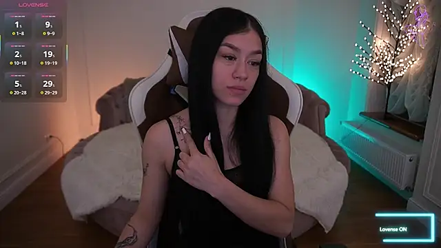 FataleNellie online show from 04/30/26, 08:48
