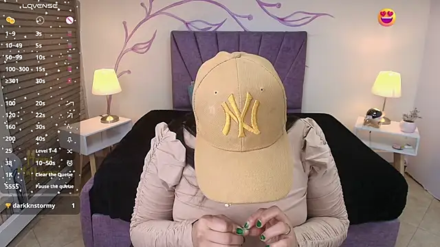 Lia Blake  online show from 11/30/25, 12:20