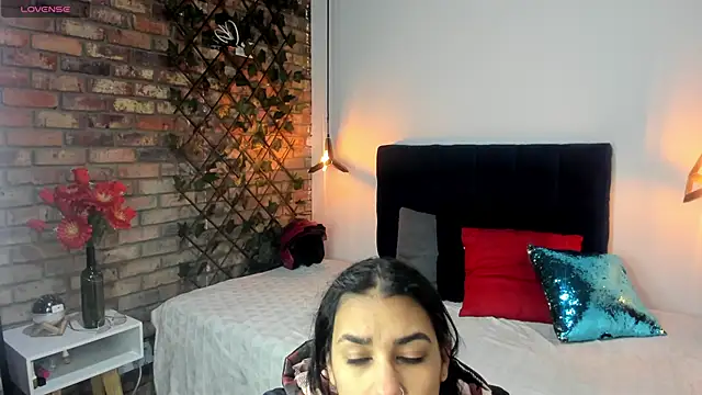 Lia Blake  online show from 02/16/26, 12:01