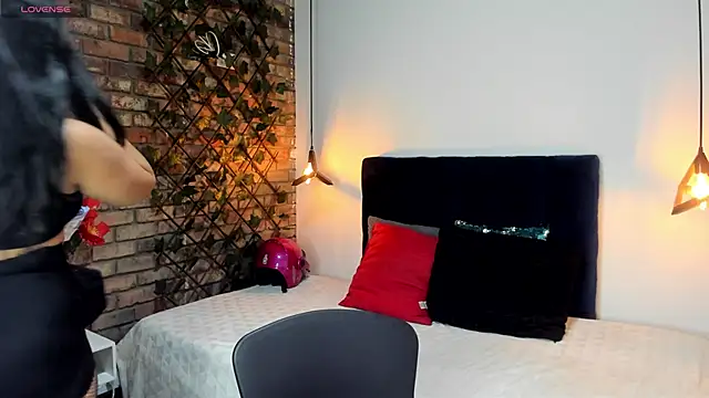 Lia Blake  online show from 02/18/26, 12:01