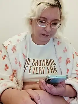 VikaKing online show from 11/04/25, 04:11