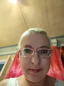 Snapshot of VikaKing chatting on 07/11/26, 06:05 VikaKing online show from 07/11/26, 06:05