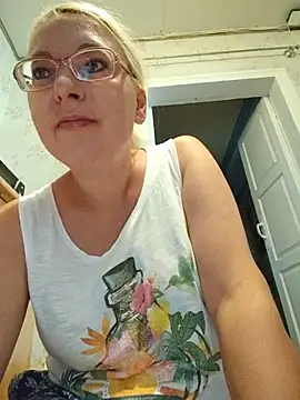 Snapshot of VikaKing chatting on 07/17/26, 05:36 VikaKing online show from 07/17/26, 05:36