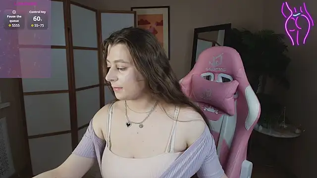 Snapshot of Queen_Michelle_ chatting on 09/17/25, 09:27 Queen Michelle online show from 09/17/25, 09:27