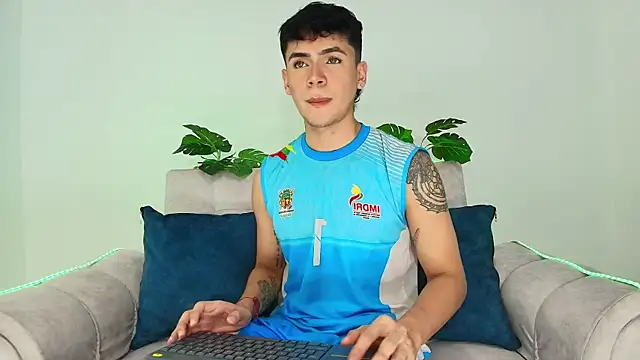 CamiiGuzmanX online show from 09/12/25, 08:42