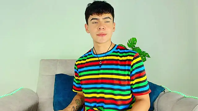 CamiiGuzmanX online show from 09/25/25, 07:28