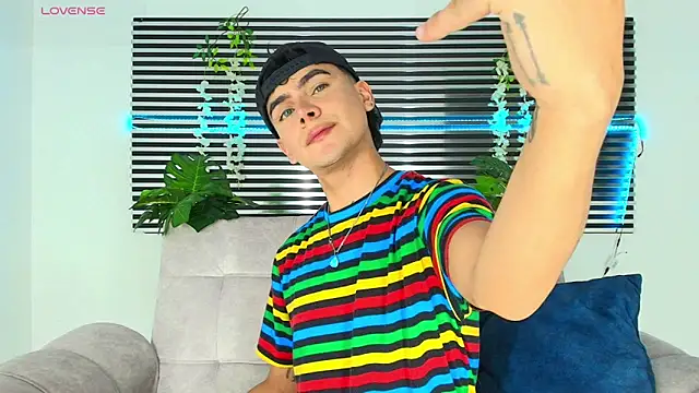 CamiiGuzmanX online show from 12/20/25, 08:49