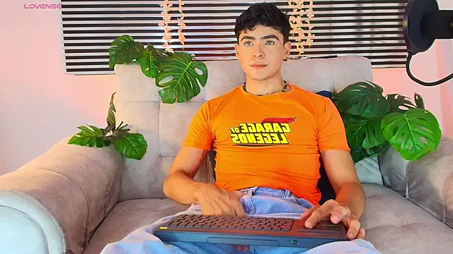 CamiiGuzmanX online show from 06/05/26, 08:03