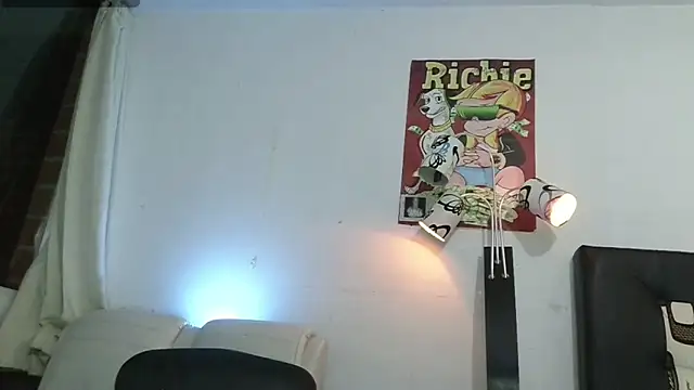 Snapshot of Thomasjons_ chatting on 06/27/26, 01:21 Thomasjons online show from 06/27/26, 01:21